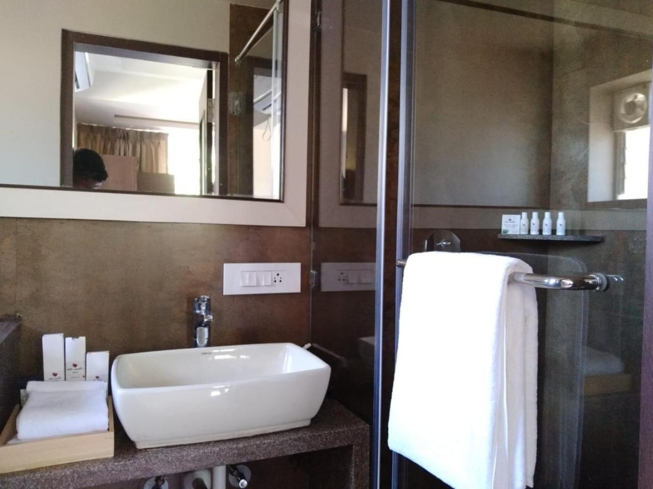 Hotel Anthurium Circle Márgáo Kültér fotó